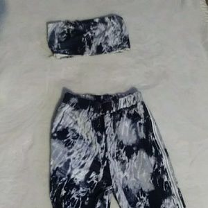 A 2-piece crop top & leggings outfit